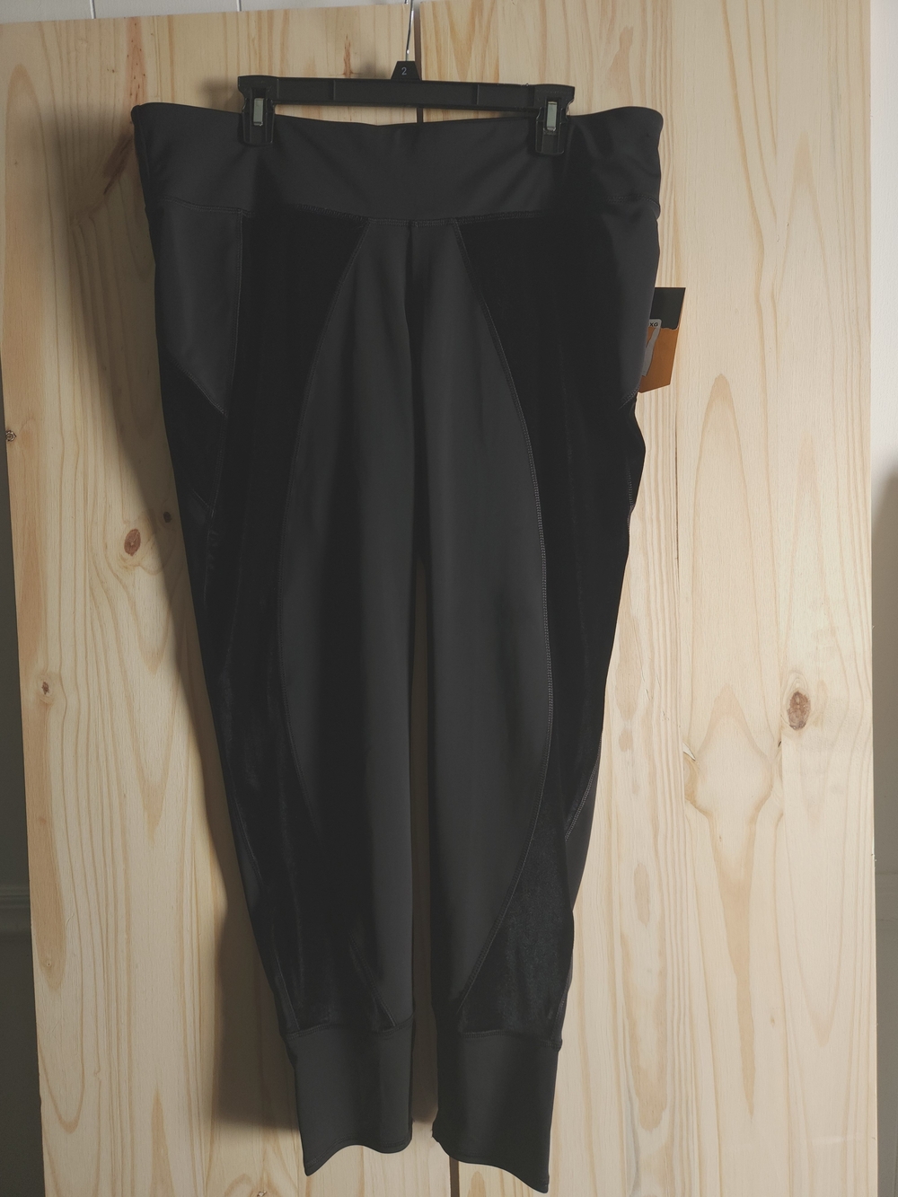 AVIA Women's Black Active Leggings with Velvet Side Panels – Size XXXL – NWT